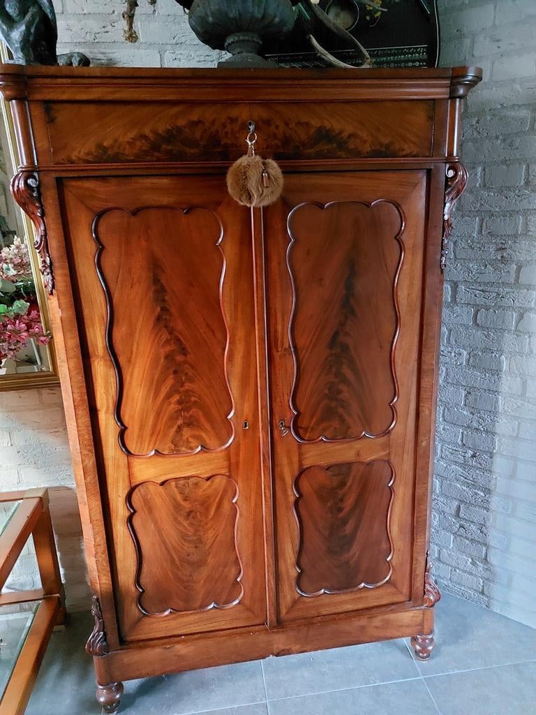 Klassieke notenhouten kast met lade - 150x94 cm, Antiek en Kunst, Antiek | Meubels | Kasten, Ophalen of Verzenden