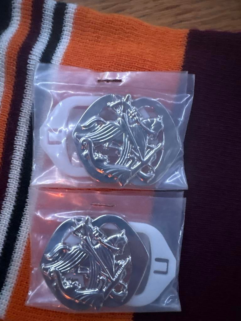 Barret emblemen Cavalerie, Ophalen of Verzenden, Landmacht, Nederland, Embleem of Badge