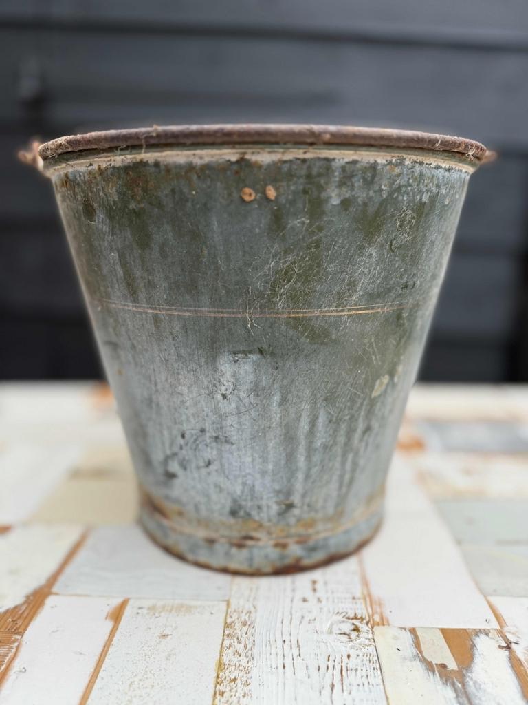 Oude zinken emmer - Vintage decoratie, Ophalen of Verzenden, Gebruikt, Zink, Met handgreep