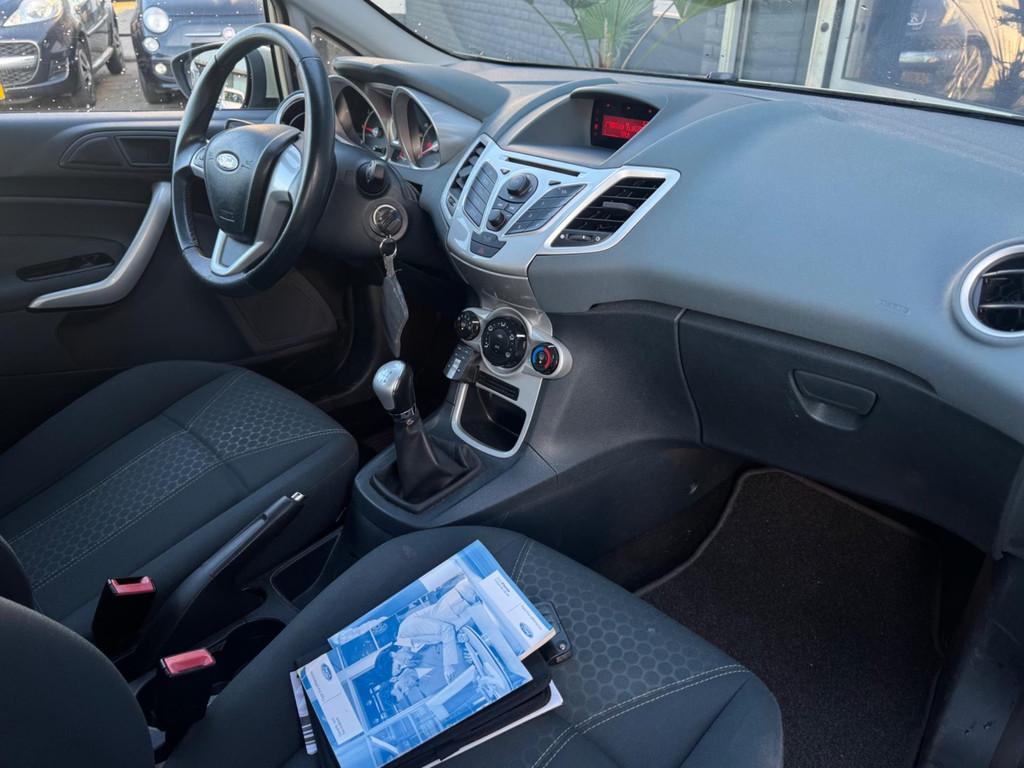 Ford Fiesta 1.6 Ghia Sport Airco Stoelverwarming! Inruil mog, Voorwielaandrijving, Stof, Bedrijf, Handgeschakeld