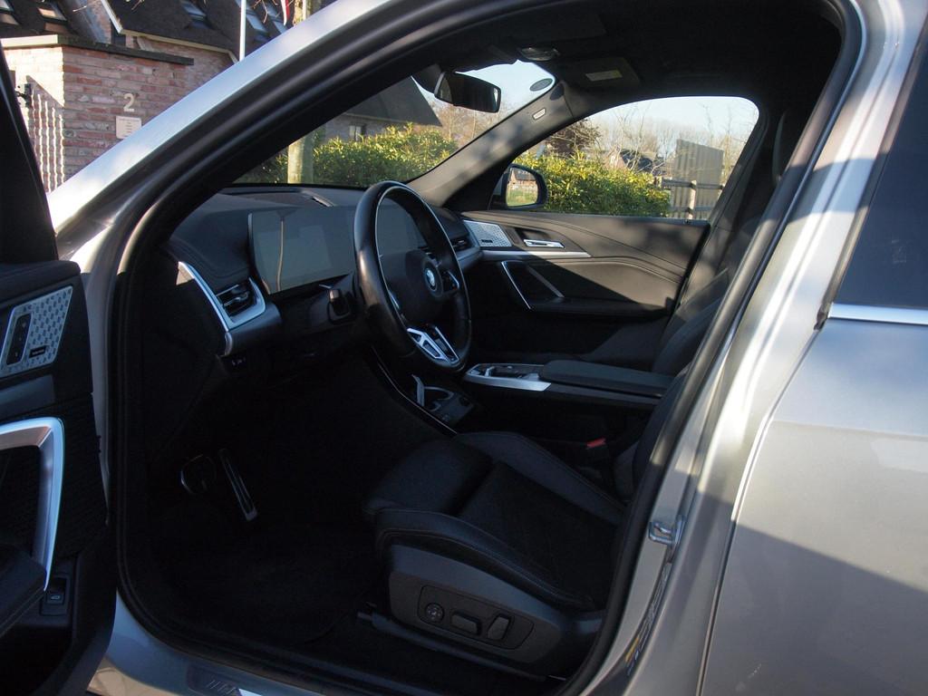 BMW iX1 xDrive30 Launch Edition 67 kWh | M-Pakket | Harman K, Automaat, Gebruikt, 33 min, Vierwielaandrijving