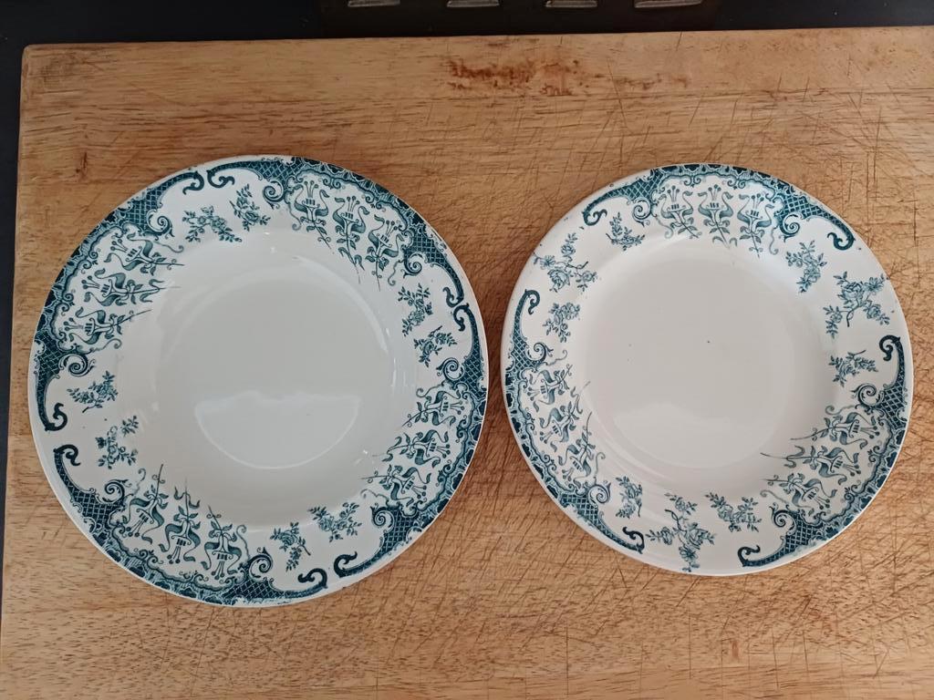 Antieke Franse borden diep en plat van Longwy groen, Antiek en Kunst, Antiek | Servies los, Verzenden