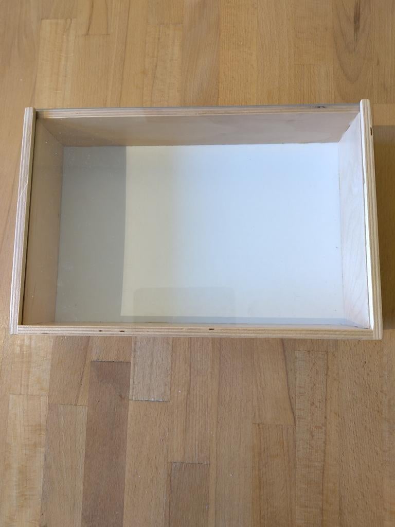 Gelakt vitrine kastje - 31x20 cm, Met plank(en), Minder dan 50 cm, Gebruikt, Glas