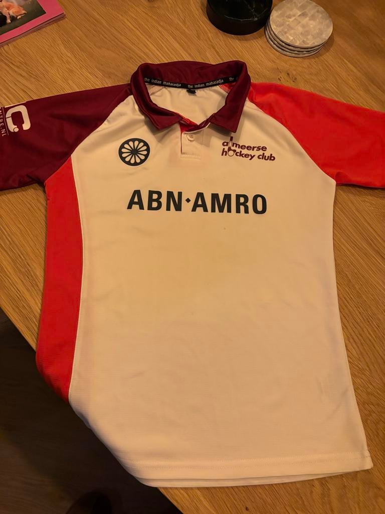 Almeerse jongens hockey thuis tenue 140, Sport en Fitness, Hockey, Ophalen, Gebruikt, Kleding