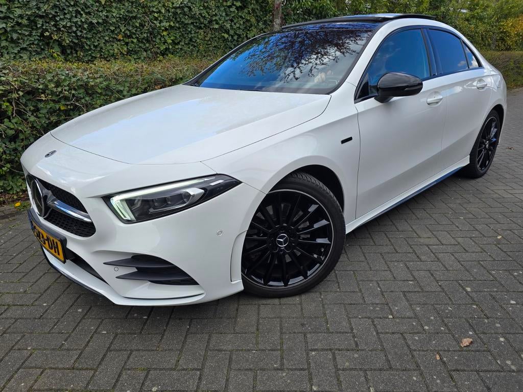 MERCEDES A250E AMG EDITION 218 PK, 4 cilinders, 160 pk, Wit, Sedan