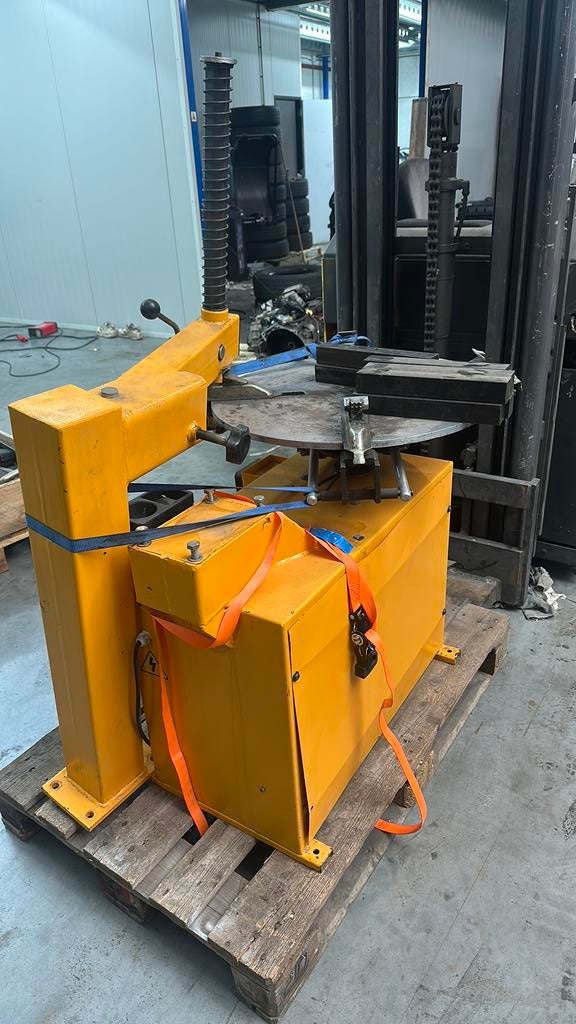 Banden apparaat 220 volt, Ophalen, Zo goed als nieuw