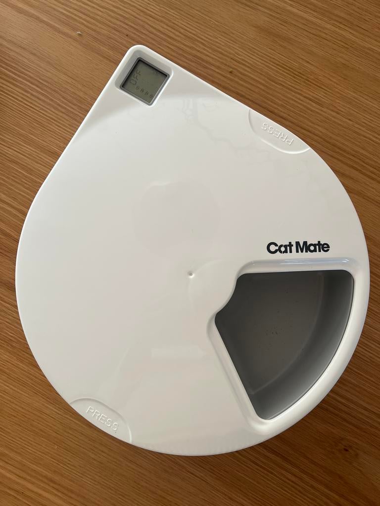 Cat Mate voerbak voor 5 dagen, Dieren en Toebehoren, Ophalen of Verzenden, Zo goed als nieuw