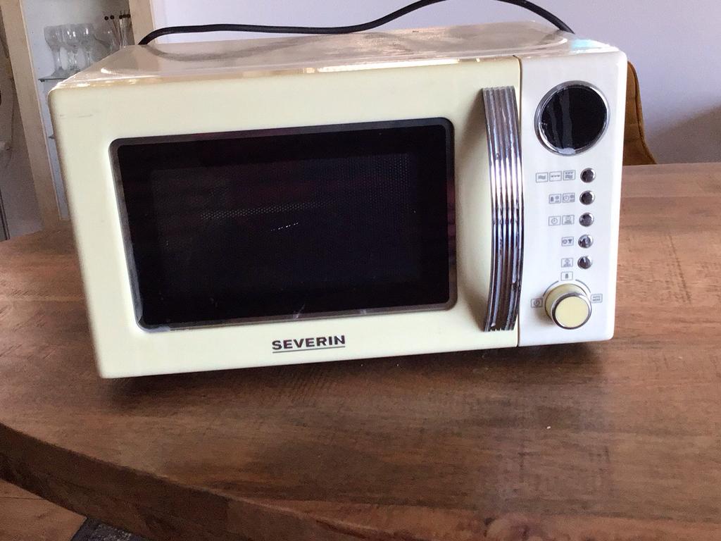 Goed onderhouden en werkende Severin magnetron, Witgoed en Apparatuur, Magnetrons, Gebruikt, Ophalen of Verzenden, Magnetron, Draaiplateau