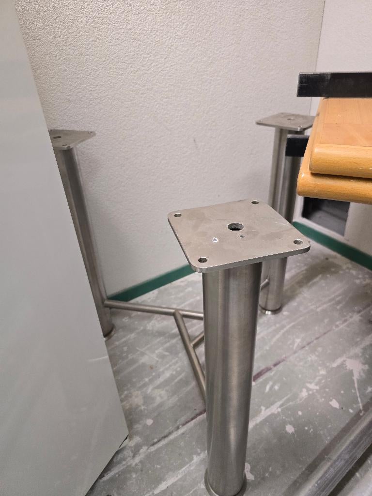 Tafel driehoek zeer stevig!, Ophalen, Leefcomfort, Drs. W. van Royenstraat 1b, Zo goed als nieuw