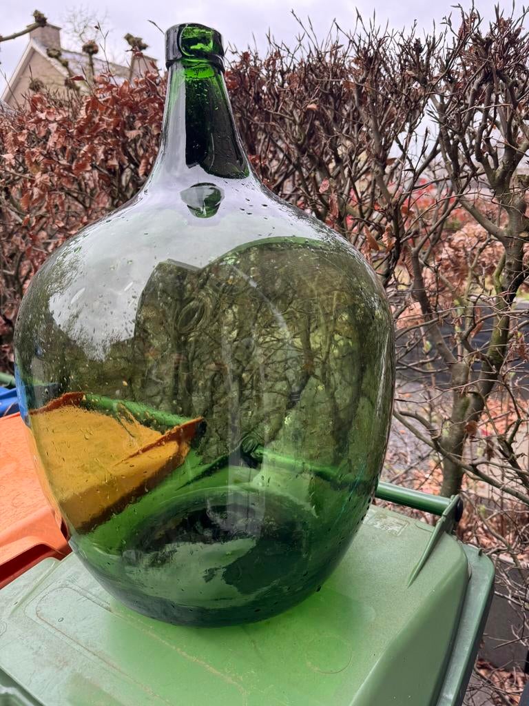 Mooie oude wijn fles  vaas, Overige kleuren, Ophalen of Verzenden, Minder dan 50 cm, Glas