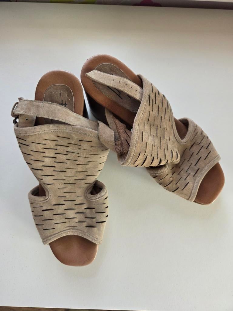 Beige/groene suède sandalen met hak - Maat 39, Zo goed als nieuw, Pitt, Groen, Sandalen of Muiltjes