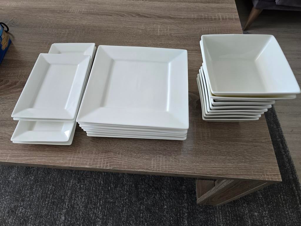 Witte vierkante borden en kommen - Xenos, kwaliteit, Keramiek, Ophalen of Verzenden, Zo goed als nieuw, Bord(en)