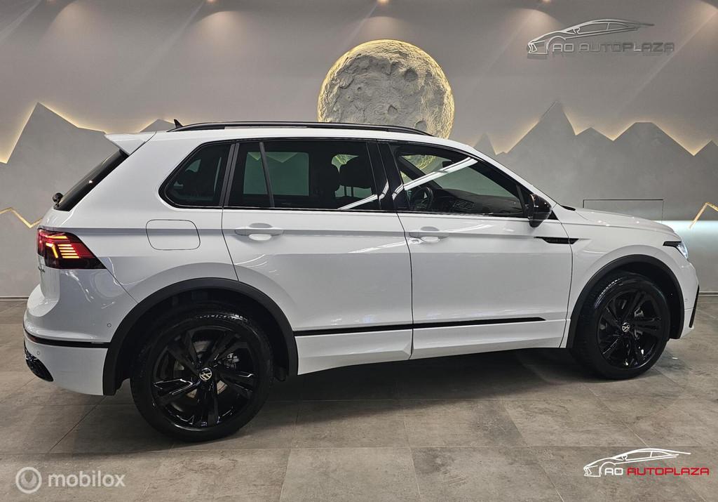 Volkswagen Tiguan 1.4 TSI eHybrid R-Line Panorama/Keyless/IQ, 1716 kg, Zwart, 4 cilinders, Alcantara