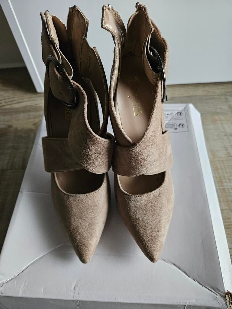 Hoge hakken pumps maat 37(high heels,stiletto's,naaldhakken), Pumps, Beige, Ophalen of Verzenden, Zo goed als nieuw