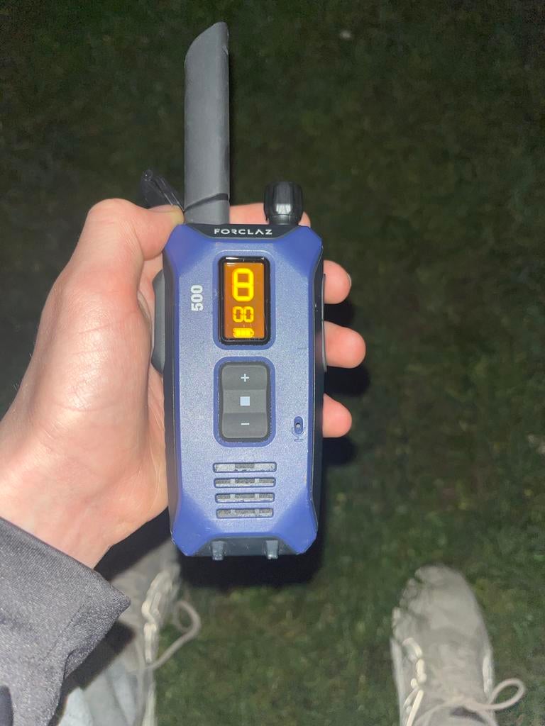 Forclaz WT 500 Walkietalkie - Blauw/Zwart, 8 Zenders, Ophalen of Verzenden, Zo goed als nieuw, 2 to 5 km, Portofoon of Walkie-talkie