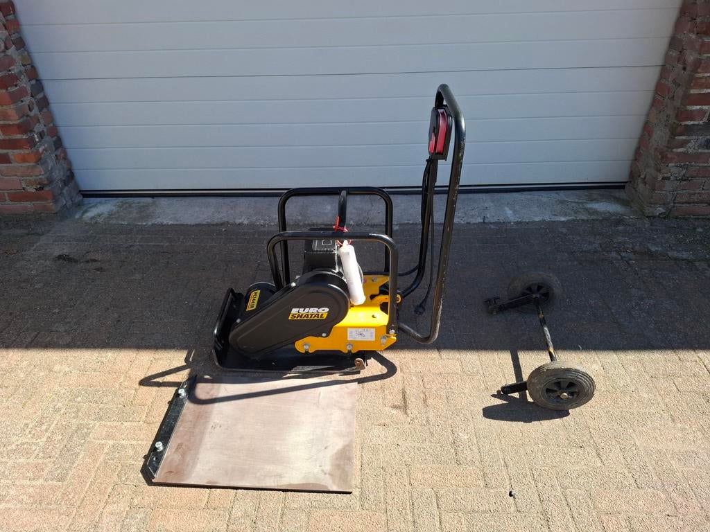 Euro Shatal 230v trilplaat, Ophalen