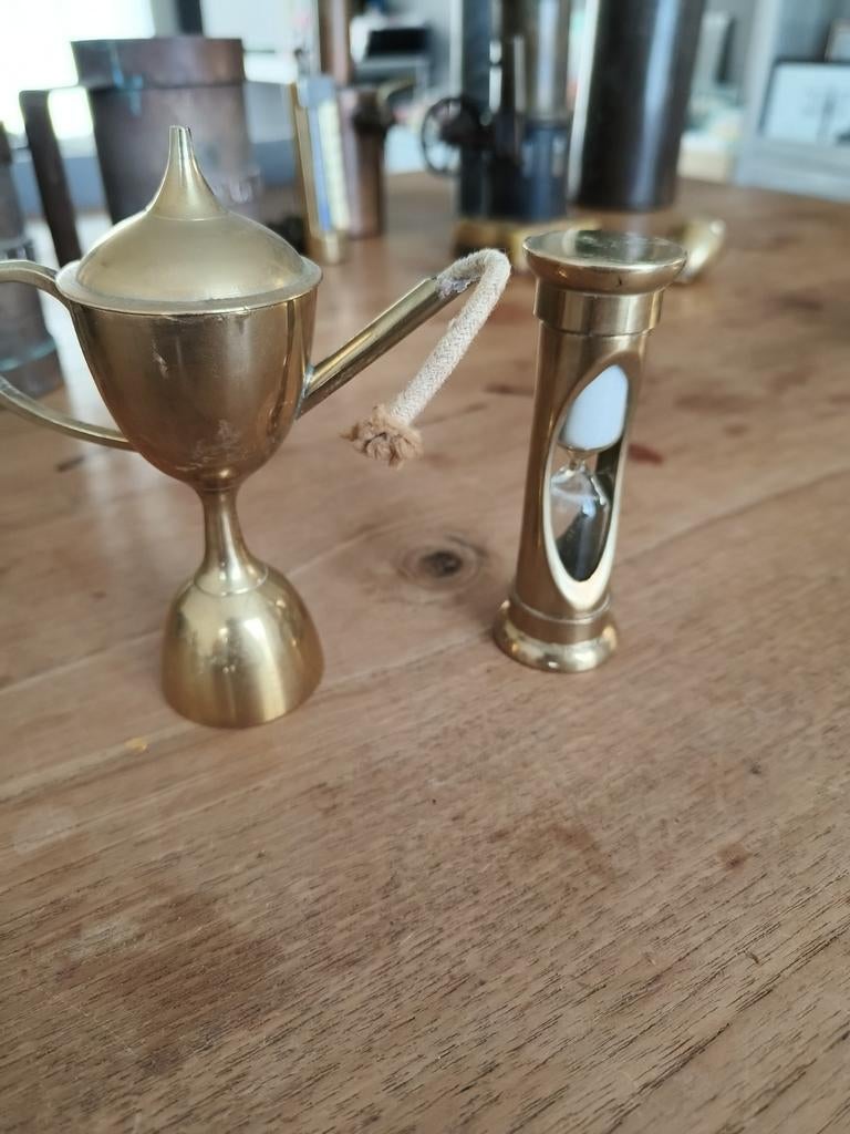 Antieke zandloper en olielampje van messing, Ophalen of Verzenden