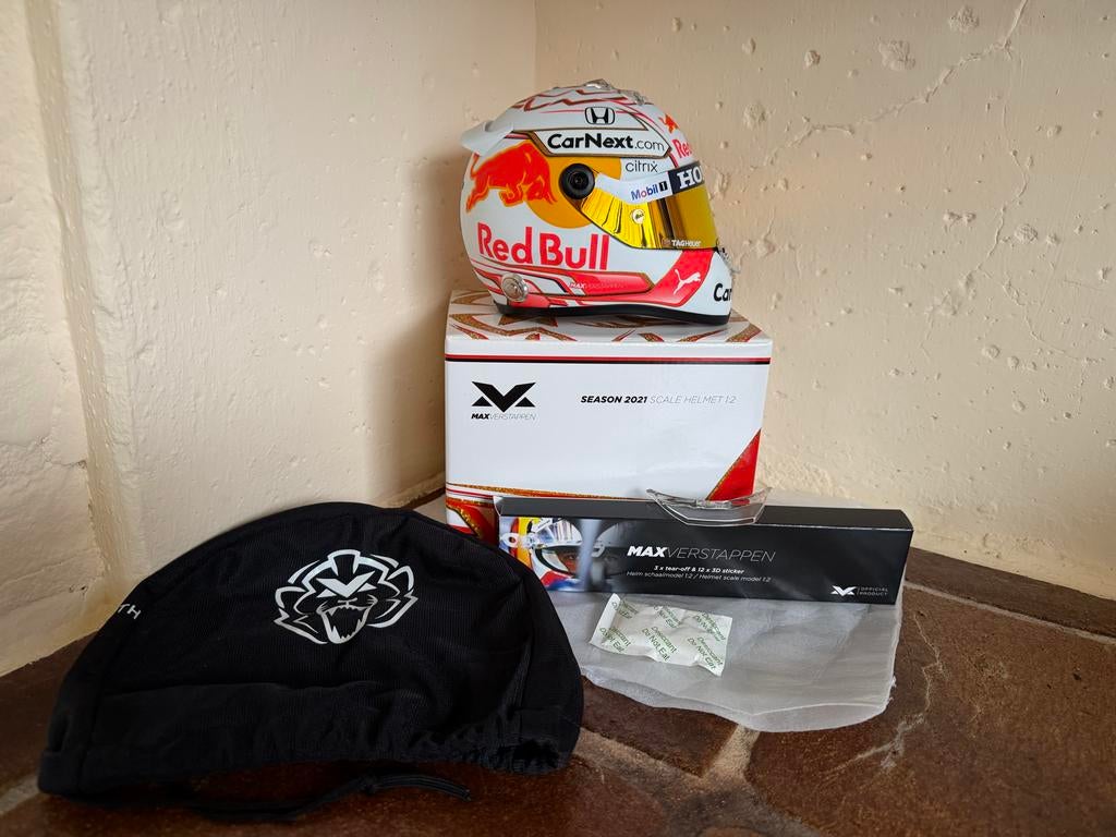 Max Verstappen Schaalmodel Helm 1:2 - Seizoen 2021, Verzamelen, Automerken, Motoren en Formule 1, Ophalen of Verzenden, Zo goed als nieuw