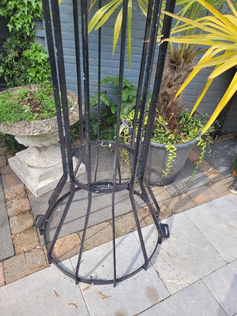 Massieve zware metalen boombeschermer, Ophalen, Heikant 21 Kaatsheuvel, Belle Vieille Brocante, Zo goed als nieuw