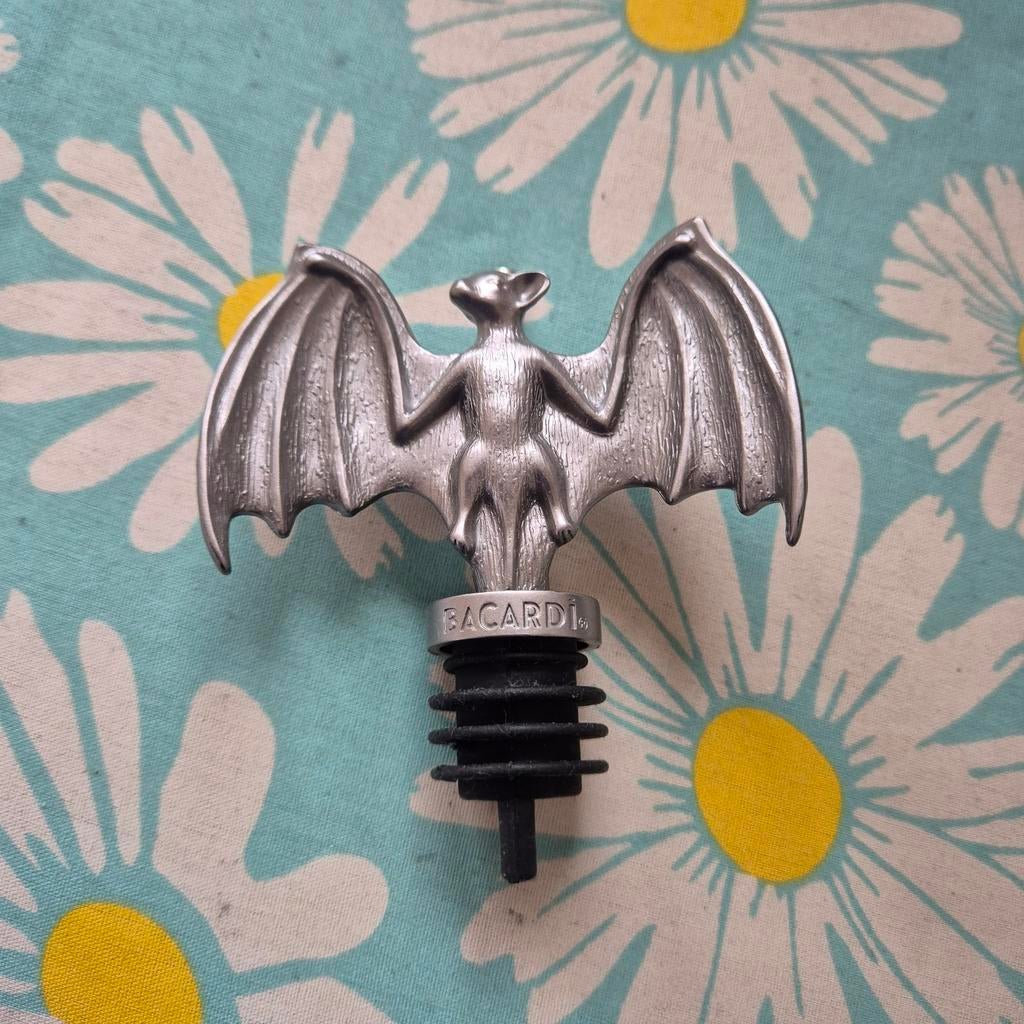Bacardi metalen vleermuis-flessenschenker, Overige typen, Ophalen of Verzenden, Metaal, Overige merken