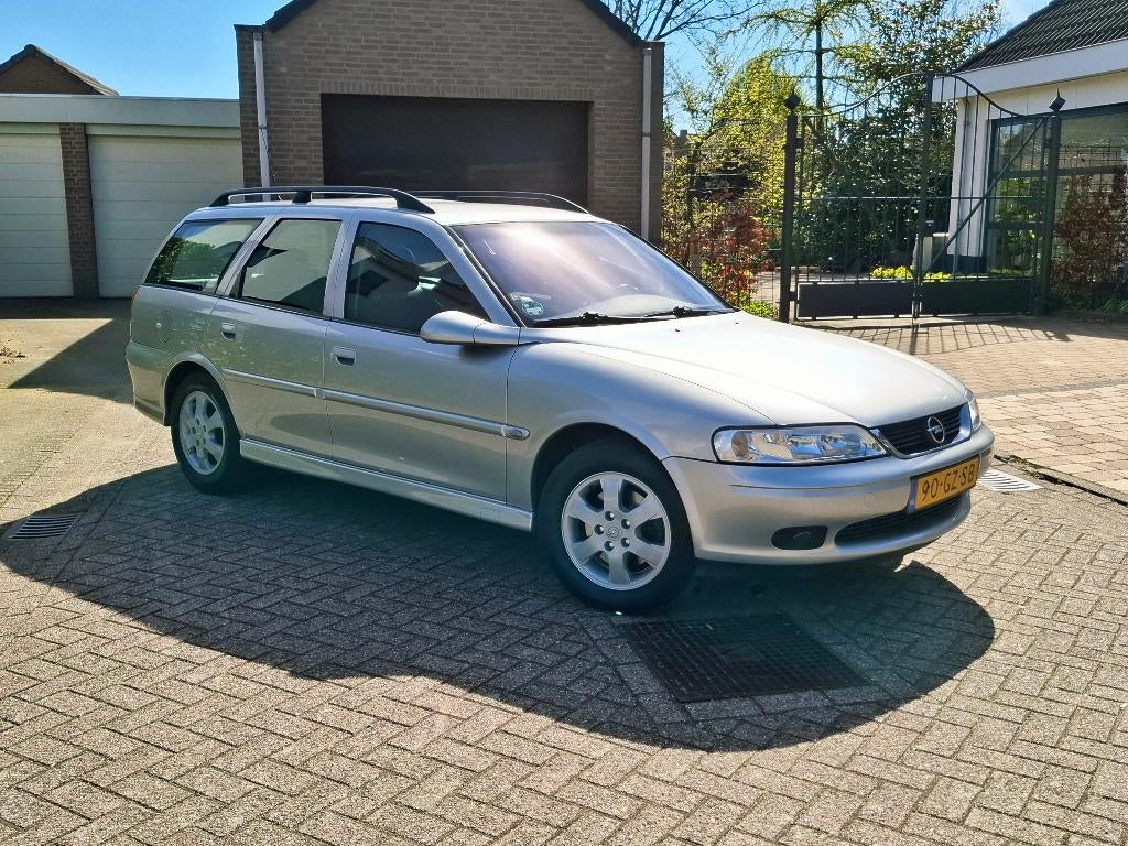 Nette Opel Vectra Station Vol Leer/Stoelverw/Clima/Trekhaak, Auto's, 125 pk, Zwart, 4 cilinders, 1290 kg