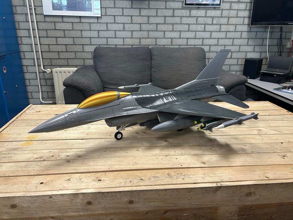 F16 3D model schaal 1:12 met wingtip verlichting op USB-C, Gebruikt, Groter dan 1:72, Vliegtuig, Ophalen
