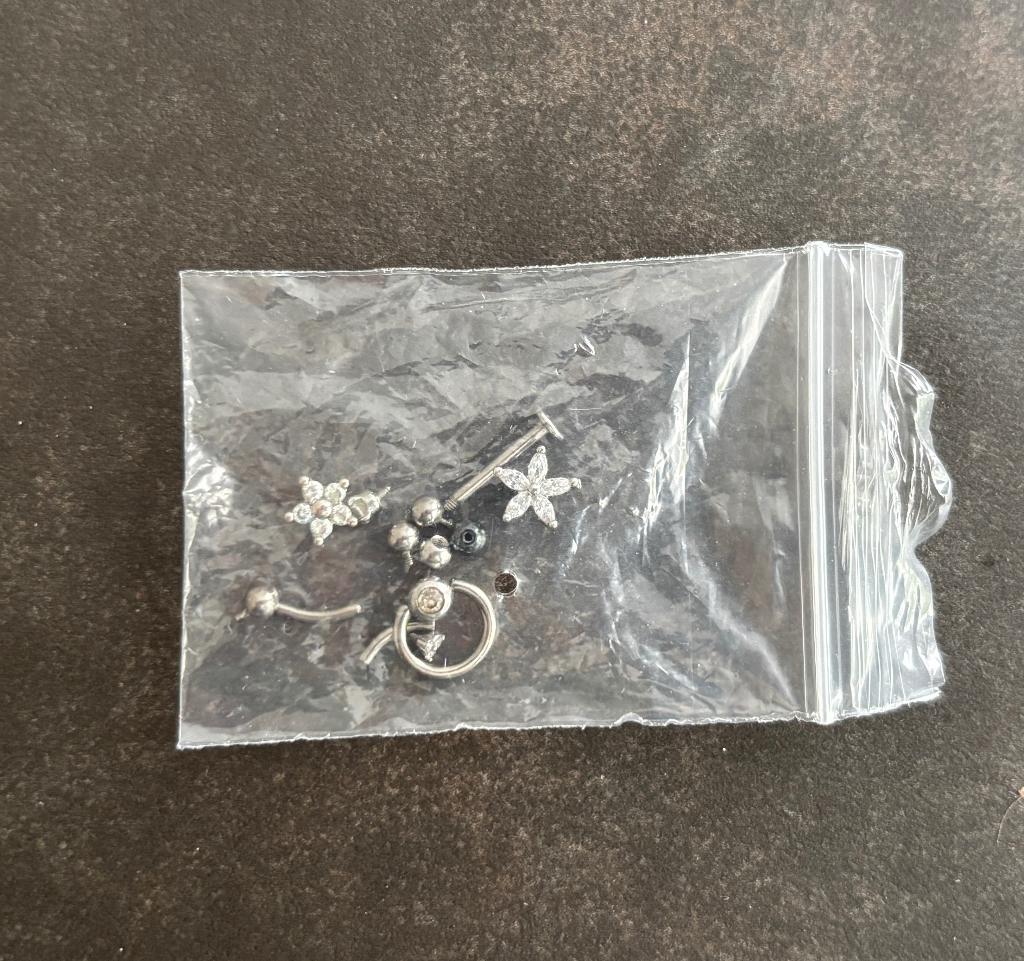 Piercing / Oorpiercing (Forward Helix, Tragus), Sieraden, Tassen en Uiterlijk, Piercings, Overige materialen, Oor- of Traguspiercing