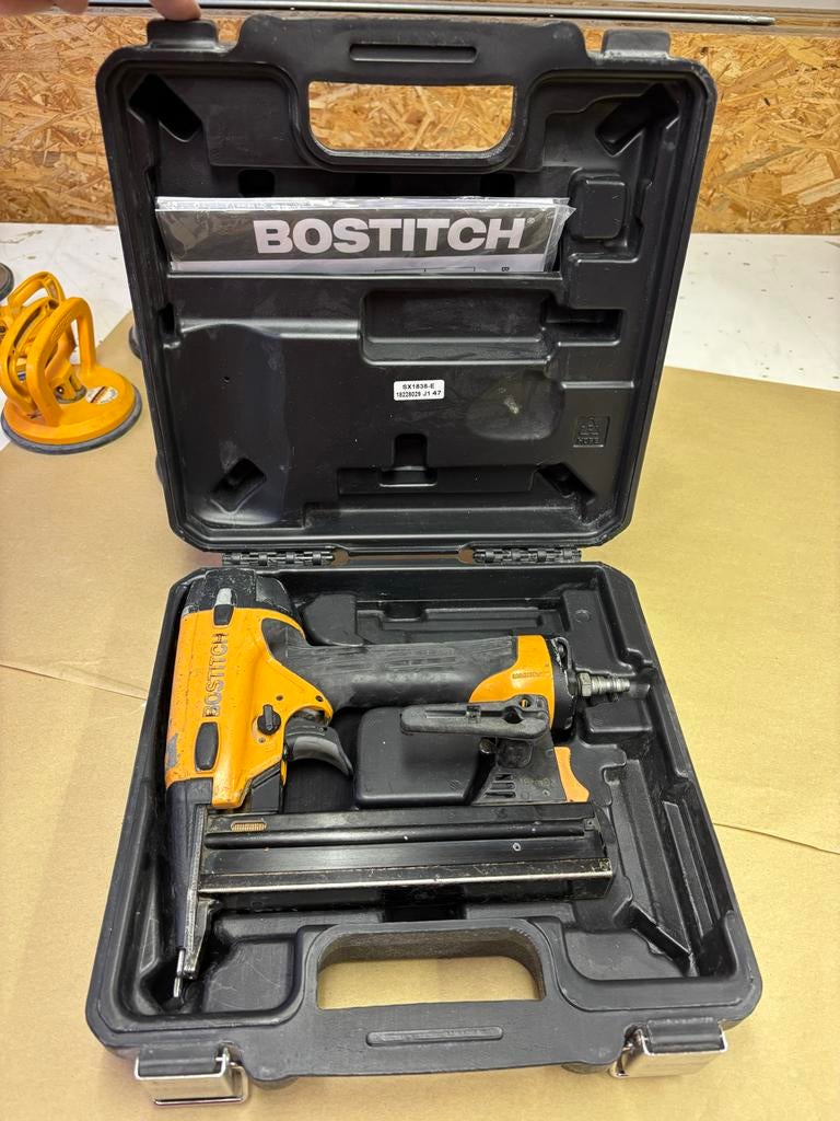 Bostitch luchtdruk tacker met koffer, Doe-het-zelf en Verbouw, Ophalen of Verzenden, Gebruikt
