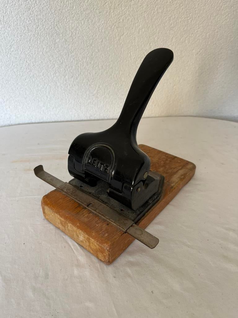 Grote Zware Antieke Zwarte LEITZ Perforator Vintage Zwart, Antiek en Kunst, Antiek | Kantoor en Zakelijk, Ophalen of Verzenden