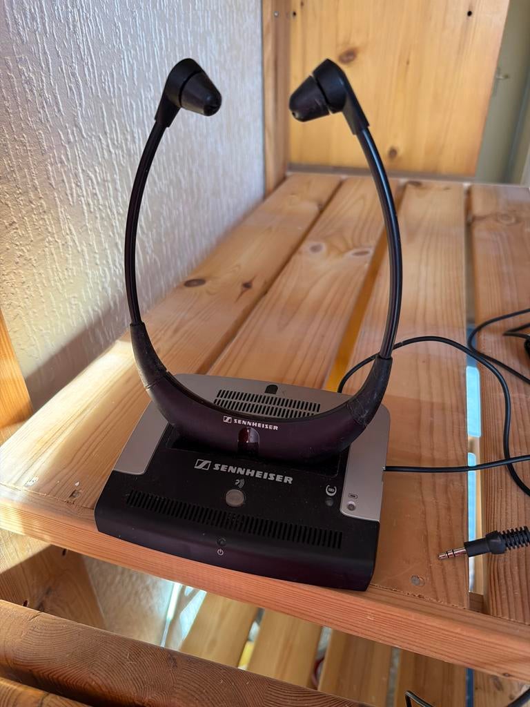 Sennheiser Draadloze Hoofdtelefoon met Oplaadstation, Audio, Tv en Foto, Koptelefoons, Gebruikt, Sennheiser, Ophalen of Verzenden