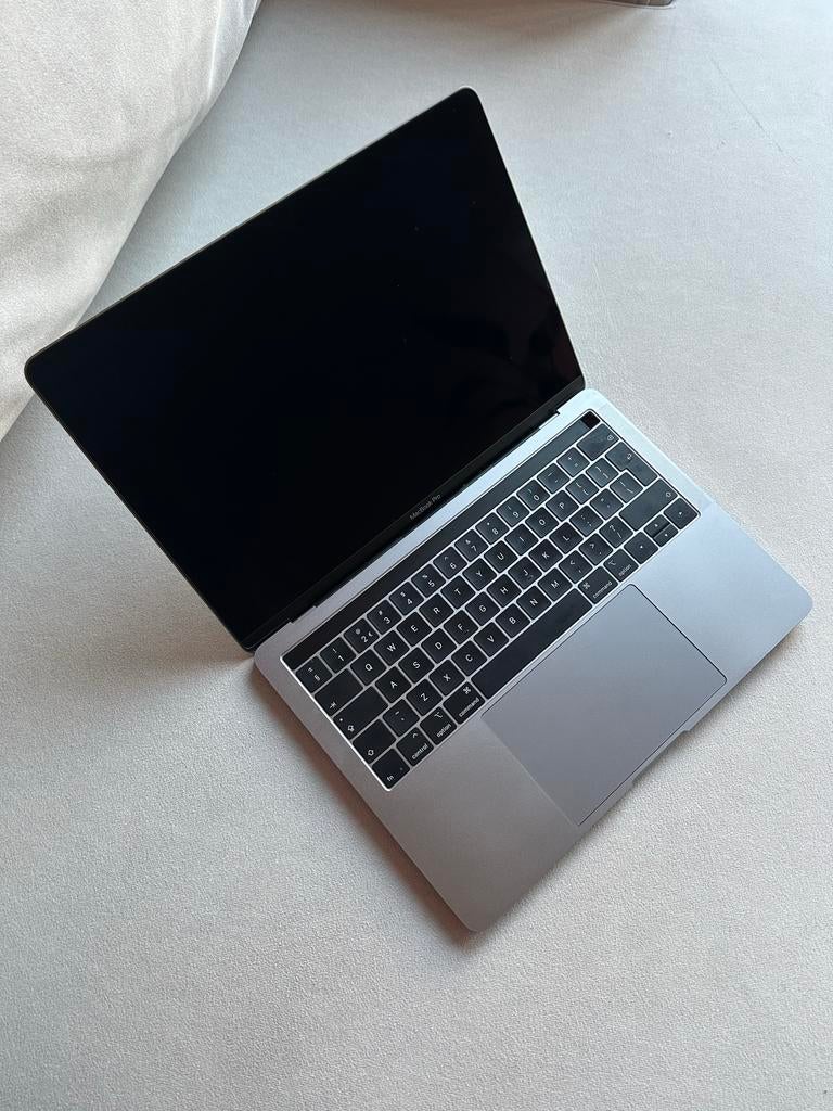 MacBook Pro 13 2019 - defect door waterschade, 8 GB, 13 inch, Minder dan 2 Ghz, Niet werkend
