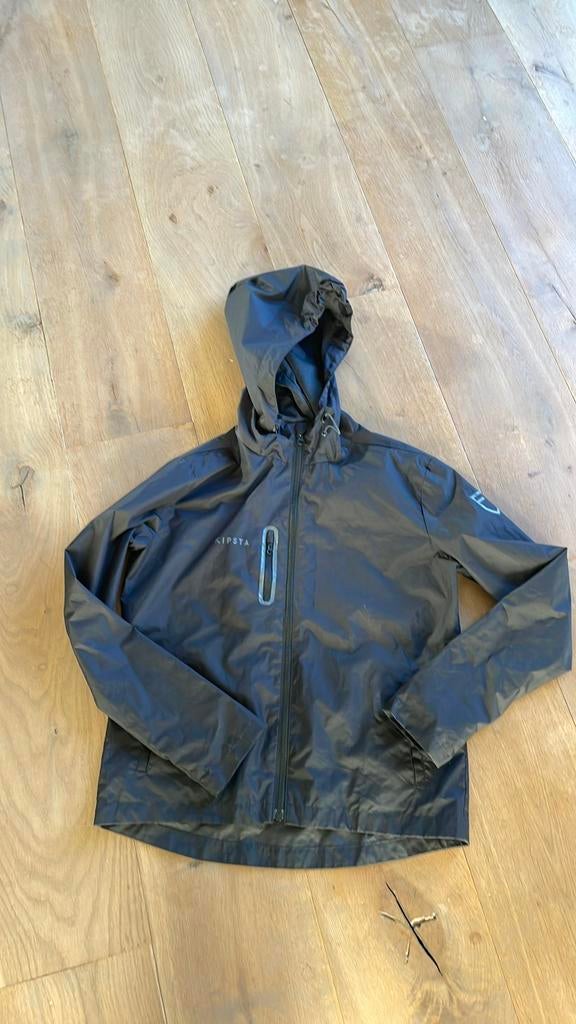 Kipsta sportjasje/waterdicht jasje  maat 152, Ophalen of Verzenden, Zo goed als nieuw, Meisje, Jas