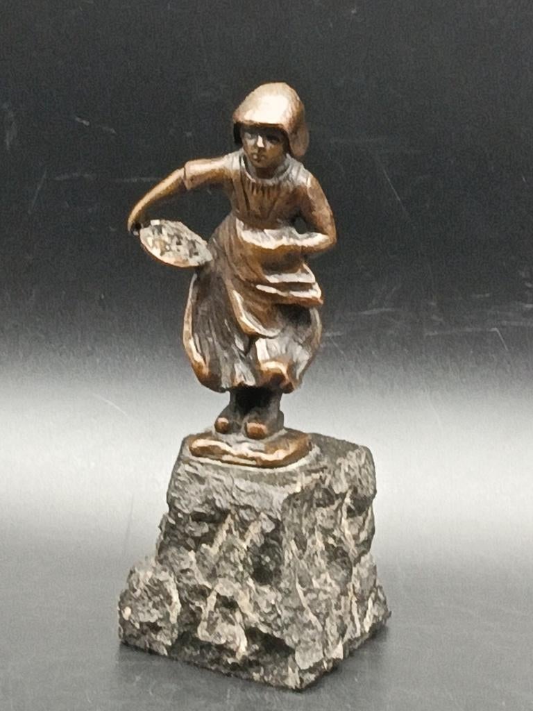 Antiek Bronzen Beeldje Meisje met Vissen op Schaal 1900, Antiek en Kunst, Kunst | Beelden en Houtsnijwerken, Ophalen of Verzenden