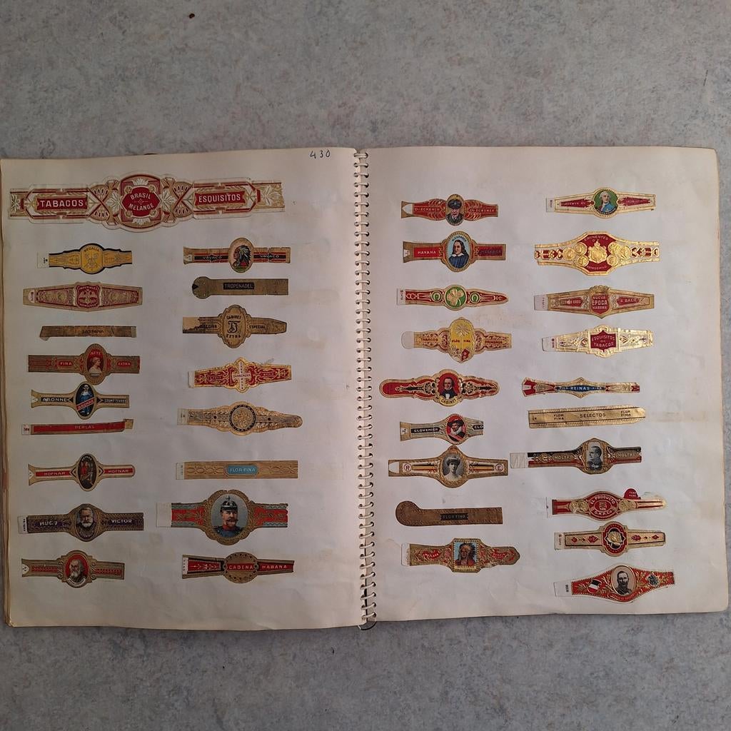 Oude sigarenbandjes verzameling in album-12 pagina's- vint, Verzamelen, Ophalen, Gebruikt, Sigarenbandjes