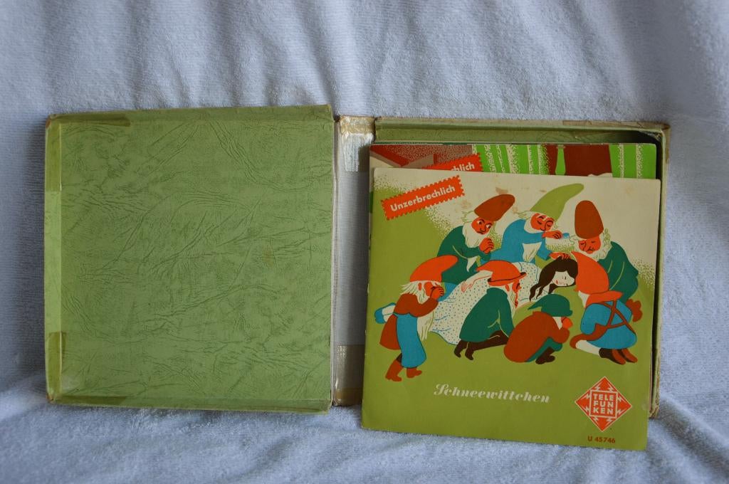 Verzamelalbum met 6 Duitse sprookjes singeltjes, jaren 50, Ophalen of Verzenden, Gebruikt, Verhaal of Sprookje, 6 tot 9 jaar