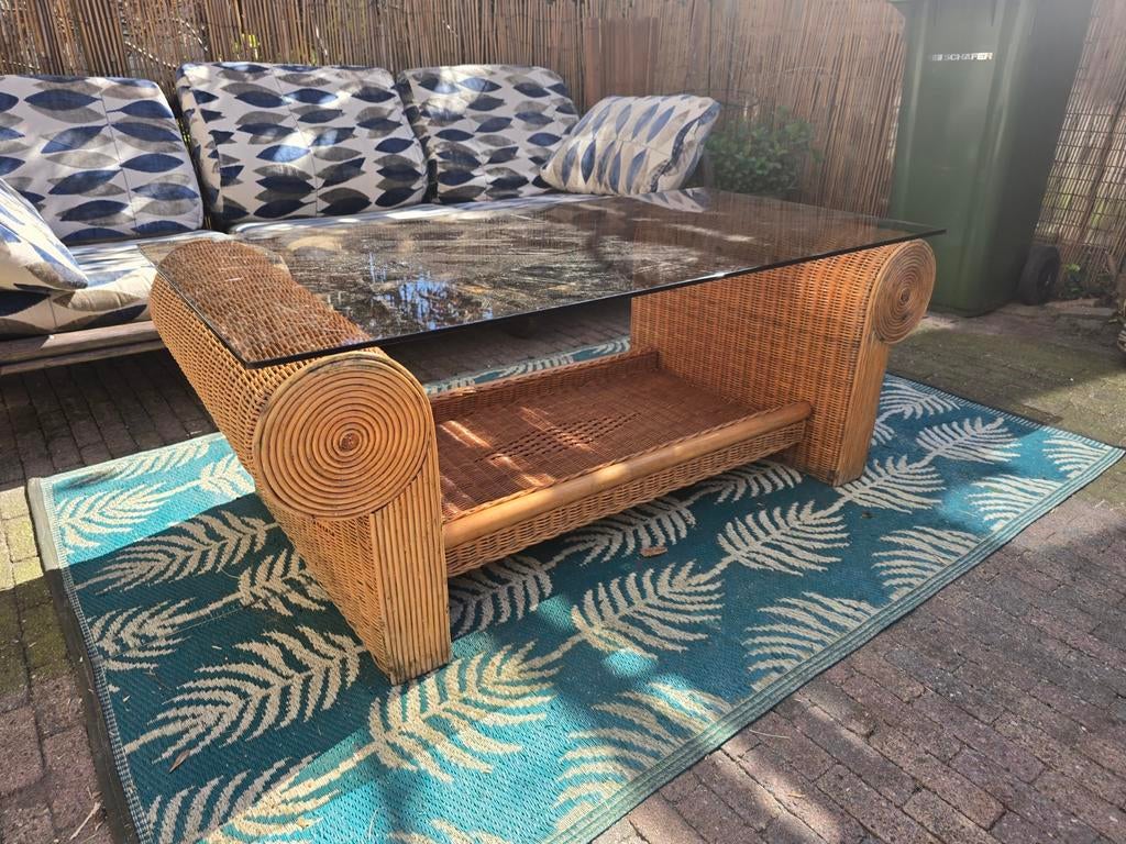 ** Rieten salontafel met gerookt glas (ook voor buiten) **, Huis en Inrichting, Tafels | Salontafels, Ophalen, 100 tot 150 cm