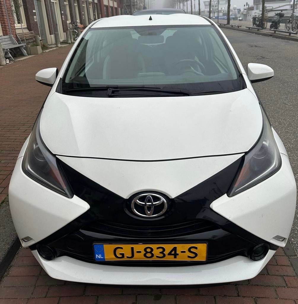 Toyota Aygo 1.0 12V Vvt-i 3DRS M-mt 2015 Wit, 4 stoelen, Wit, Origineel Nederlands, 24 km/l