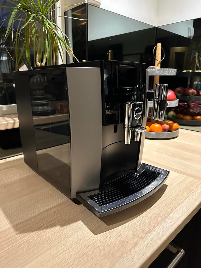 Jura E8 Volautomatische Espressomachine - Perfecte Koffie, Witgoed en Apparatuur, Koffiezetapparaten, Ophalen, Afneembaar waterreservoir
