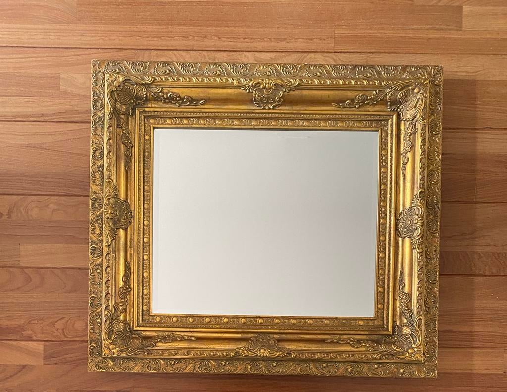 Grote spiegel met sierlijke gouden lijst, Ophalen, Rechthoekig, 100 tot 150 cm