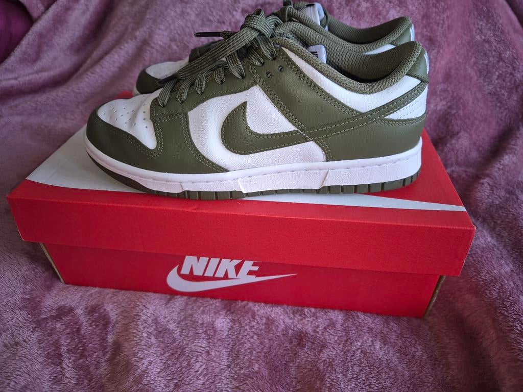 Nieuw sneakers nike dunk low medium olive 39, Kleding | Dames, Schoenen, Nike, Nieuw, Ophalen of Verzenden, Sneakers of Gympen