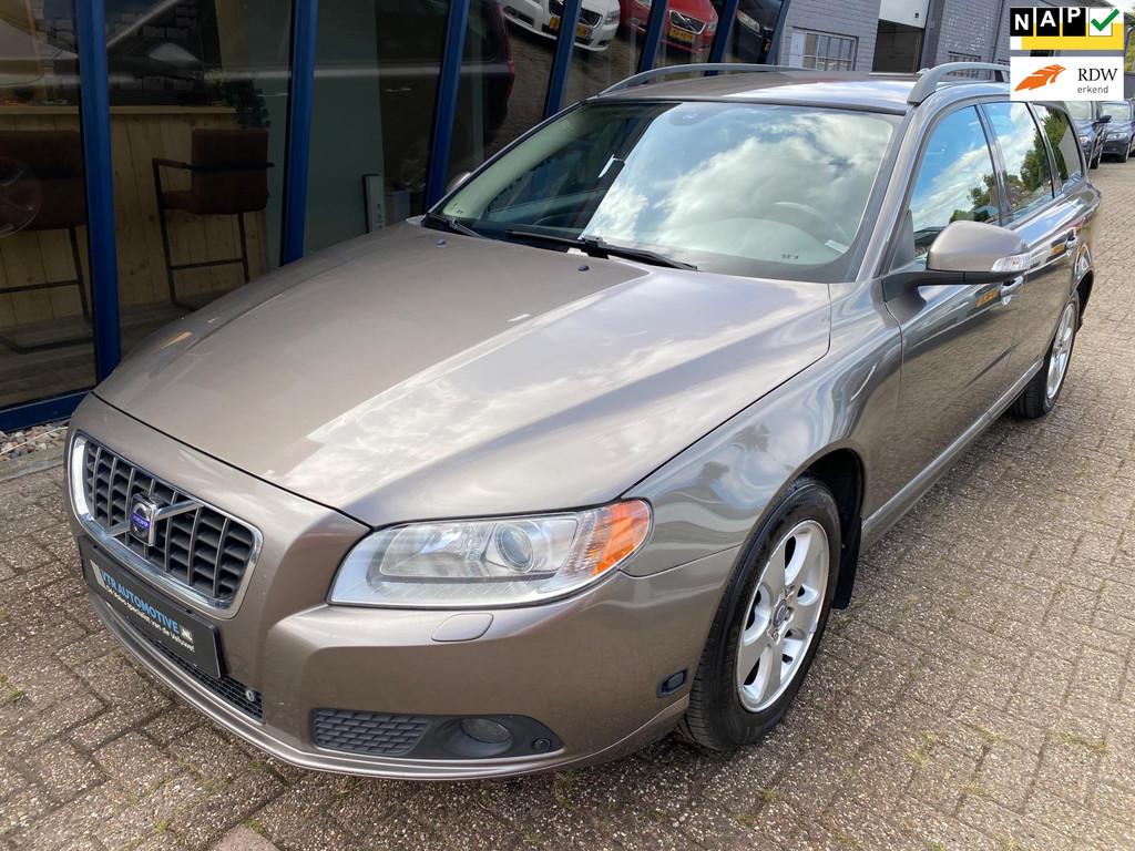 Volvo V70 2.5FT Momentum H.LEER / ECC / PDC / YOUNGTIMER, Auto's, Voorwielaandrijving, Gebruikt, Zwart, Leder en Stof
