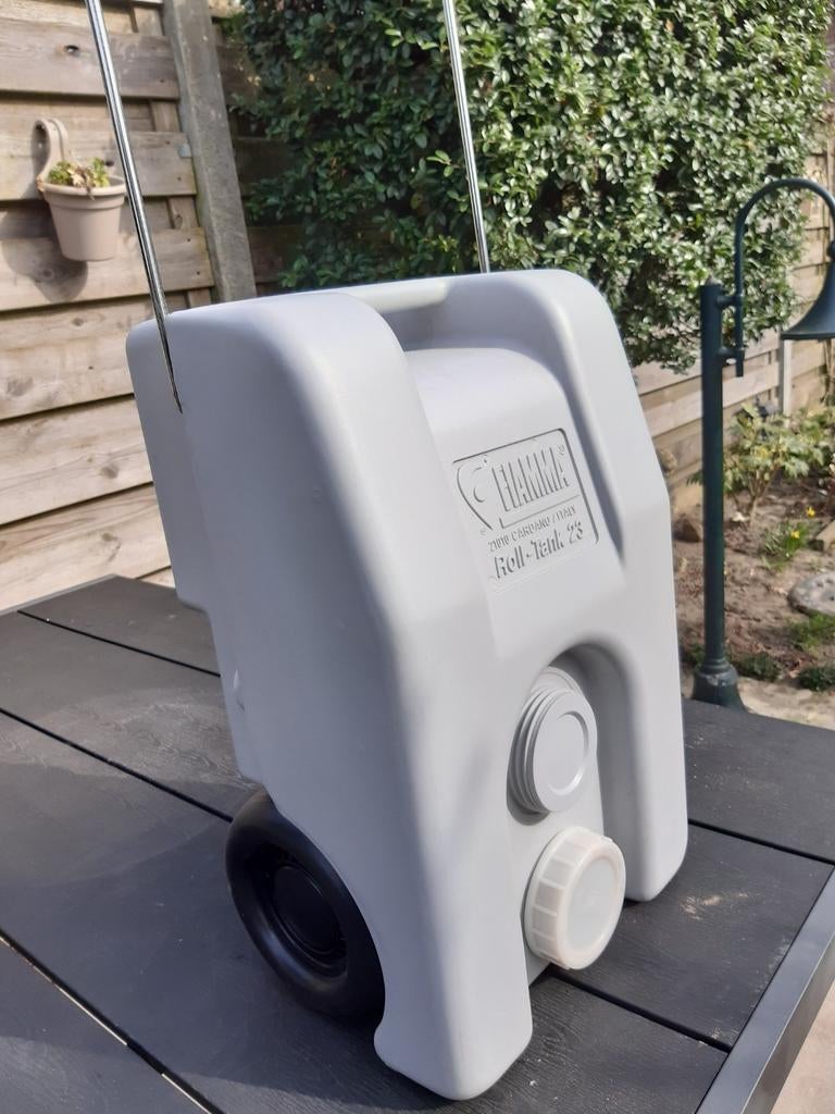 Vuil en schoonwatertank, Ophalen