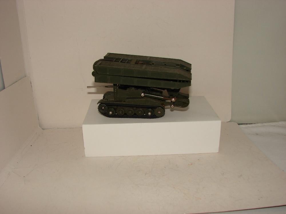 Dinky toy 883 AMX Bridgelaying tank uit 1964, Ophalen of Verzenden, Gebruikt, Overige typen, Dinky Toys