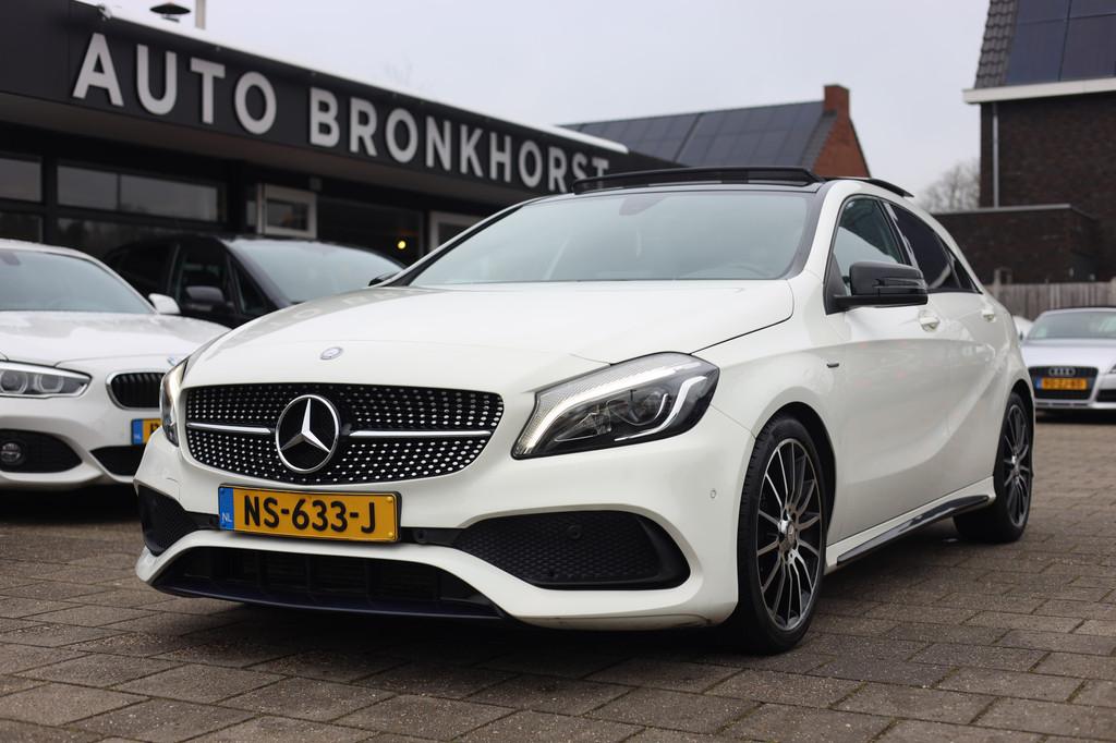 Mercedes-Benz A-Klasse 180 AMG | NAVI | CAMERA | PANORAMADAK, Voorwielaandrijving, Gebruikt, 4 cilinders, Handgeschakeld