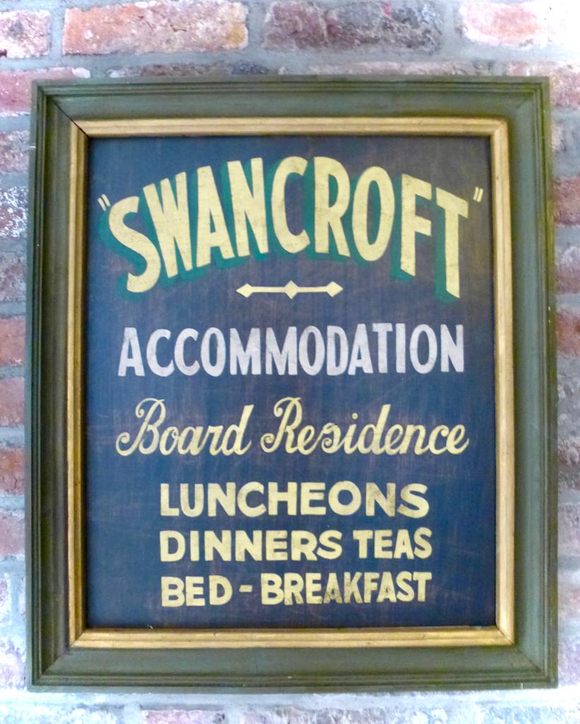 Handgeschilderd groot Engels houten bord / Bed and Breakfast, Reclamebord, Zo goed als nieuw, DeKameraadschap, Dj.kammeraat@telfort.nl