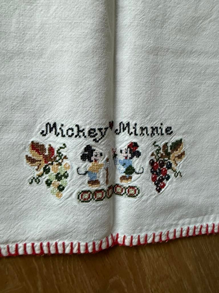 Donaldson origineel geborduurd tafelkleed 140x140, Huis en Inrichting, Ophalen, Vierkant