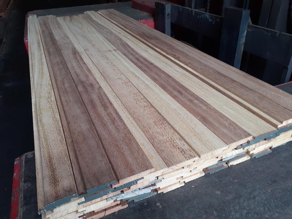 Partij 9.80m2 Iroko channelsiding 16x75mm en 16x95mm - 65 st, Ophalen of Verzenden, 180 tot 250 cm, Planken, Hardhout