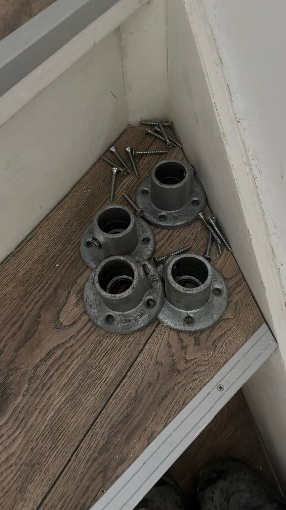 Industriële kapstok met houten plank en metalen buizen, Ophalen, Met plank(en), 100 tot 150 cm, Zo goed als nieuw