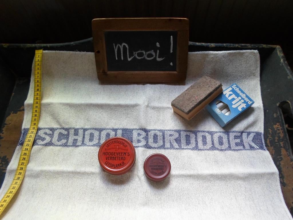 SCHOOLBORD  DOEK OUD MAAR NOOIT GEBRUIKT., Antiek en Kunst, Ophalen of Verzenden