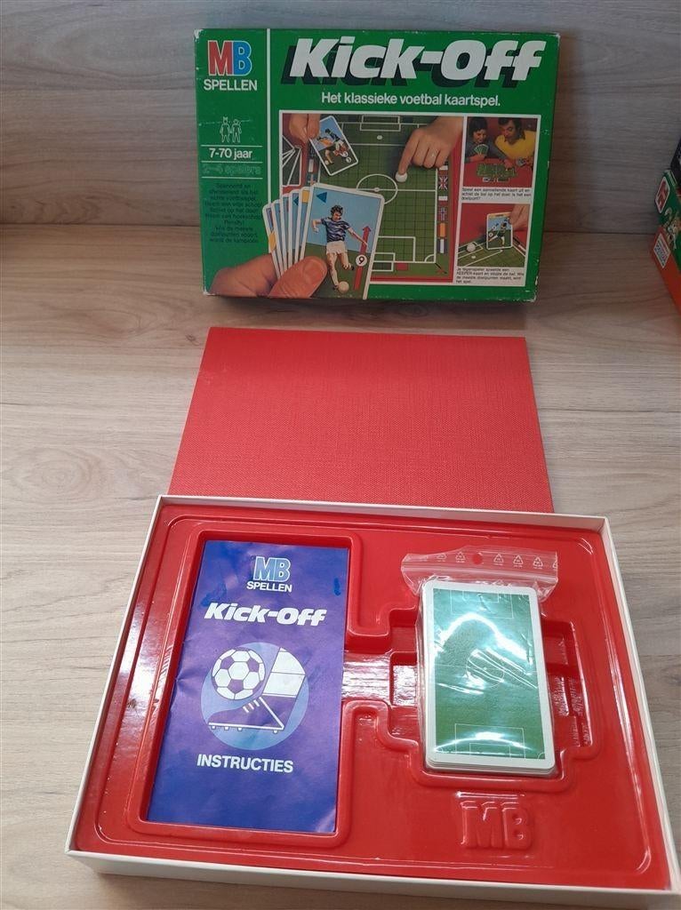 Kick-Off het klassieke voetbal kaartspel - s3745, Verzenden, Zo goed als nieuw